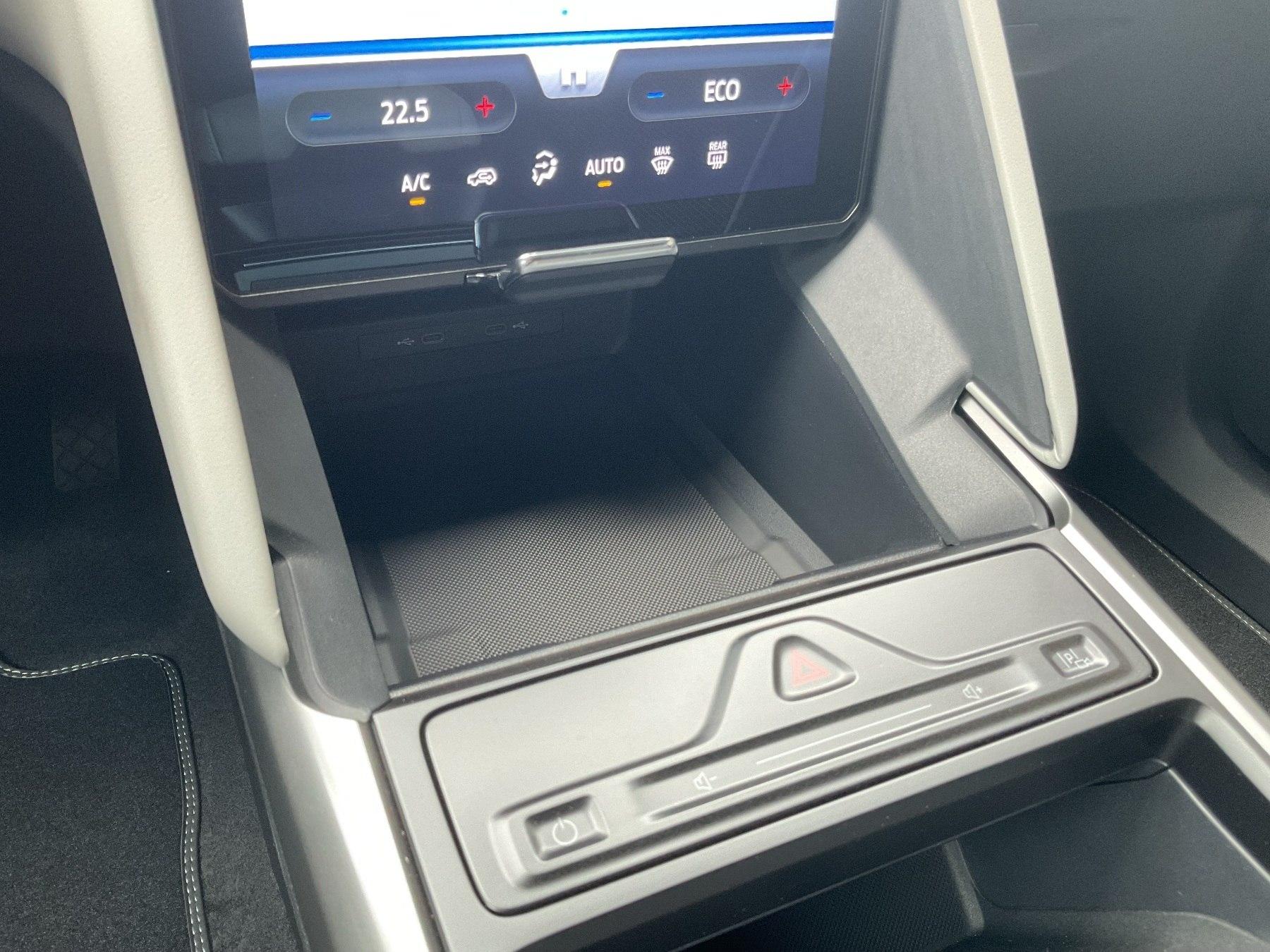 FORD Select AWD *LED*iACC*PDC*360*HUD*AHK*NAVI* FORD Select AWD *LED*iACC*PDC*360*HUD*AHK*NAVI*