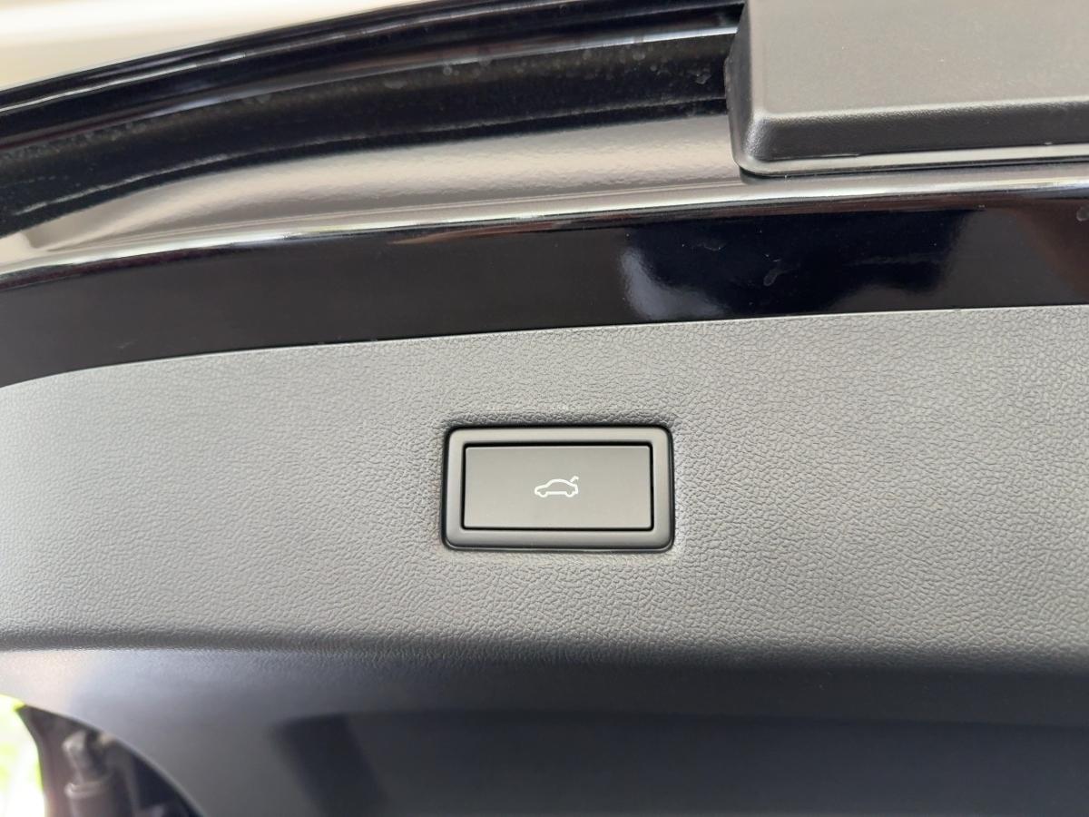 FORD PREMIUM AWD 340 PS 77 kWh FORD PREMIUM AWD 340 PS 77 kWh