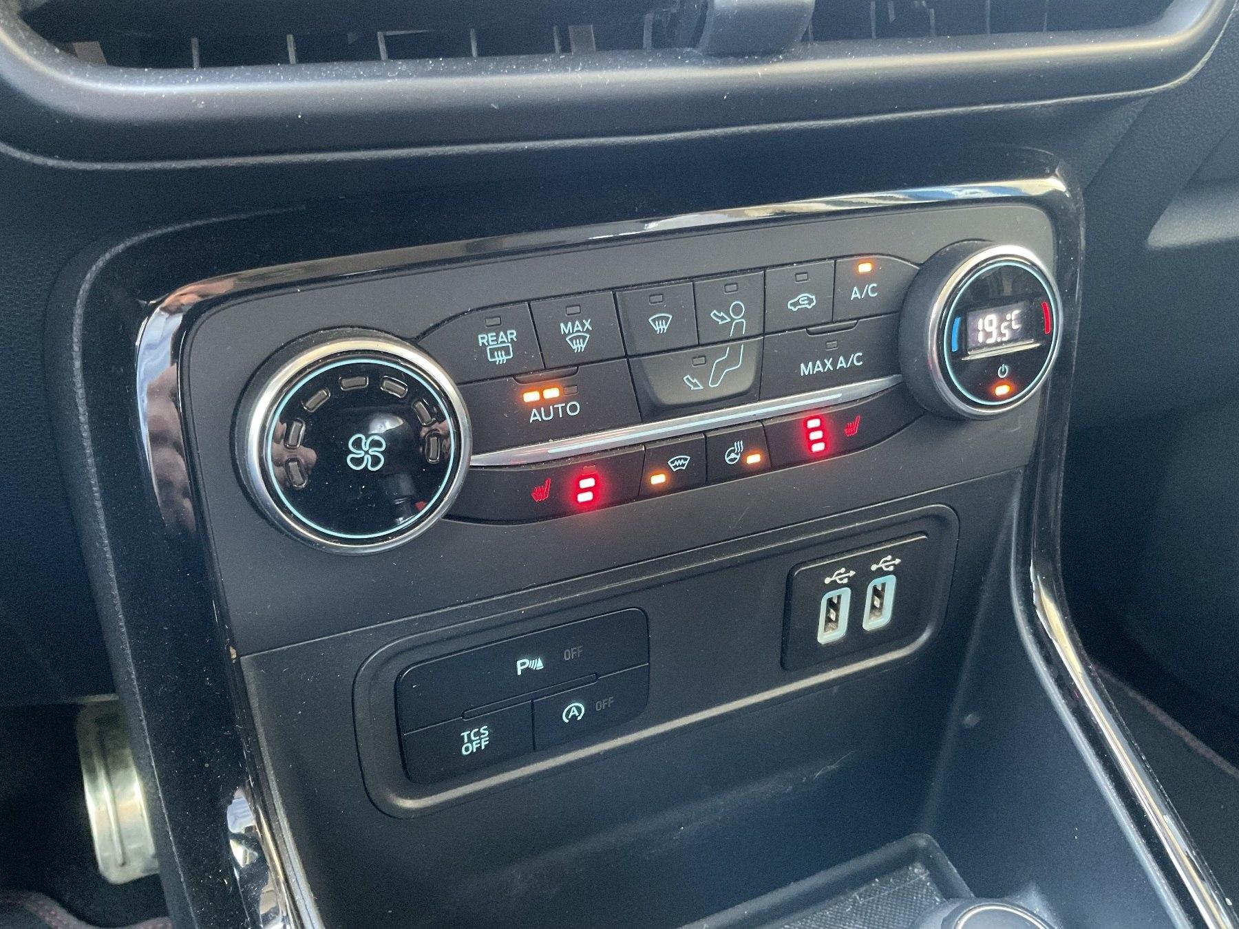 FORD ST-Line 140PS *PDC*RFK*SHZ*NAVI*Ke*GRA* FORD ST-Line 140PS *PDC*RFK*SHZ*NAVI*Ke*GRA*